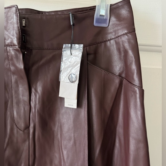Tahari Elegant Brown faux Leather full Skirt, pockets, zip front…Size 6 - Picture 3 of 6